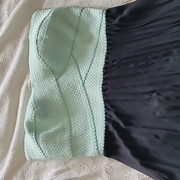 B. Darlin Women's Long Formal Sleeveless Dress Size 11/12 Black/Mint - Picture 6 of 10